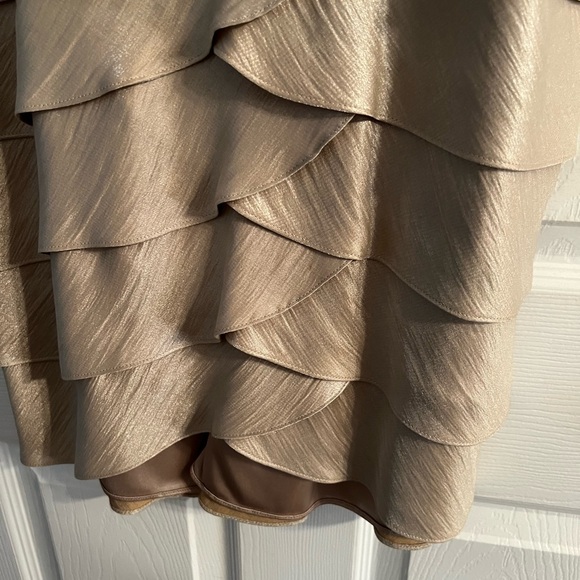 Elegant Adrianna Papell crepe layered dress & jacket. size 8. beige silver gold - Picture 9 of 15